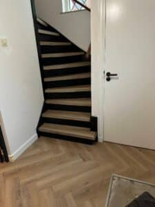Traprenovatie Van Doorn Vloeren – Specialist in PVC, Hout & Tapijt